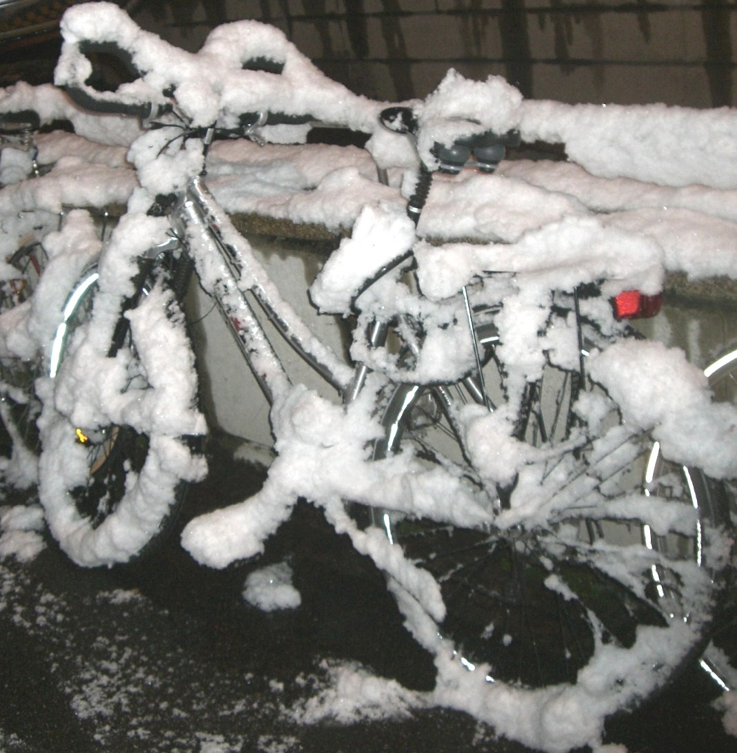 fahrrad im schnee.jpg